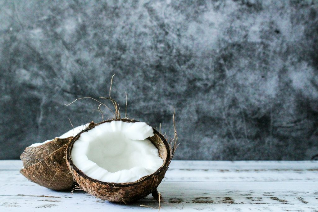 Makan Kelapa Bikin Kena Infeksi Cacing Kremi?
